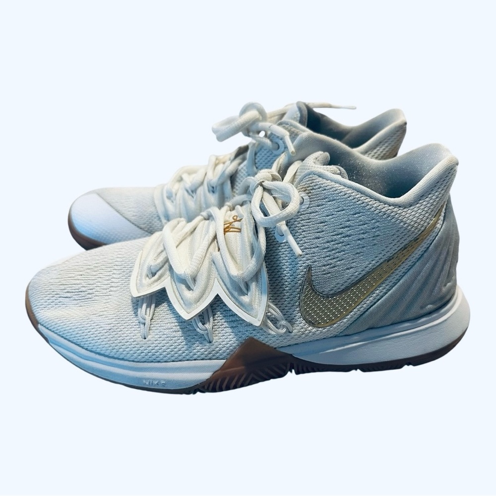 Nike Kyrie 5 GS basketball shoes. Boys size 5 White with Metallic Gold Swoosh - Picture 3 of 9